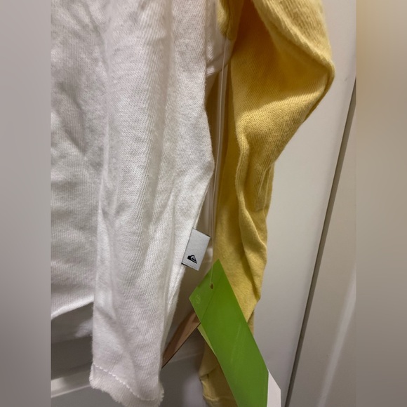 NWT. Quicksilver. Cropped Raglan Baseball Tee. Yellow & White. Size XS. - Picture 6 of 11